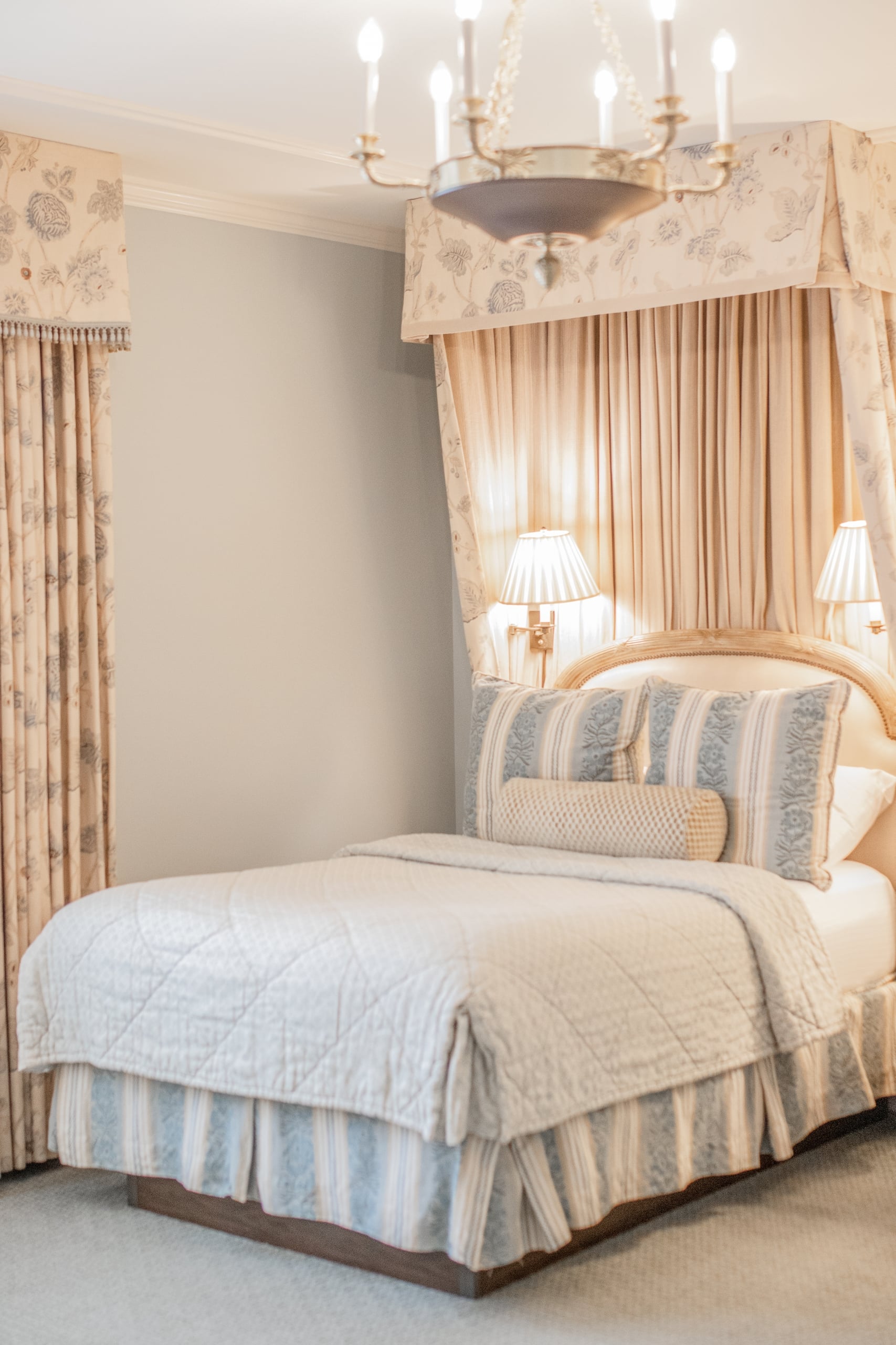 Double bed with blue sheets