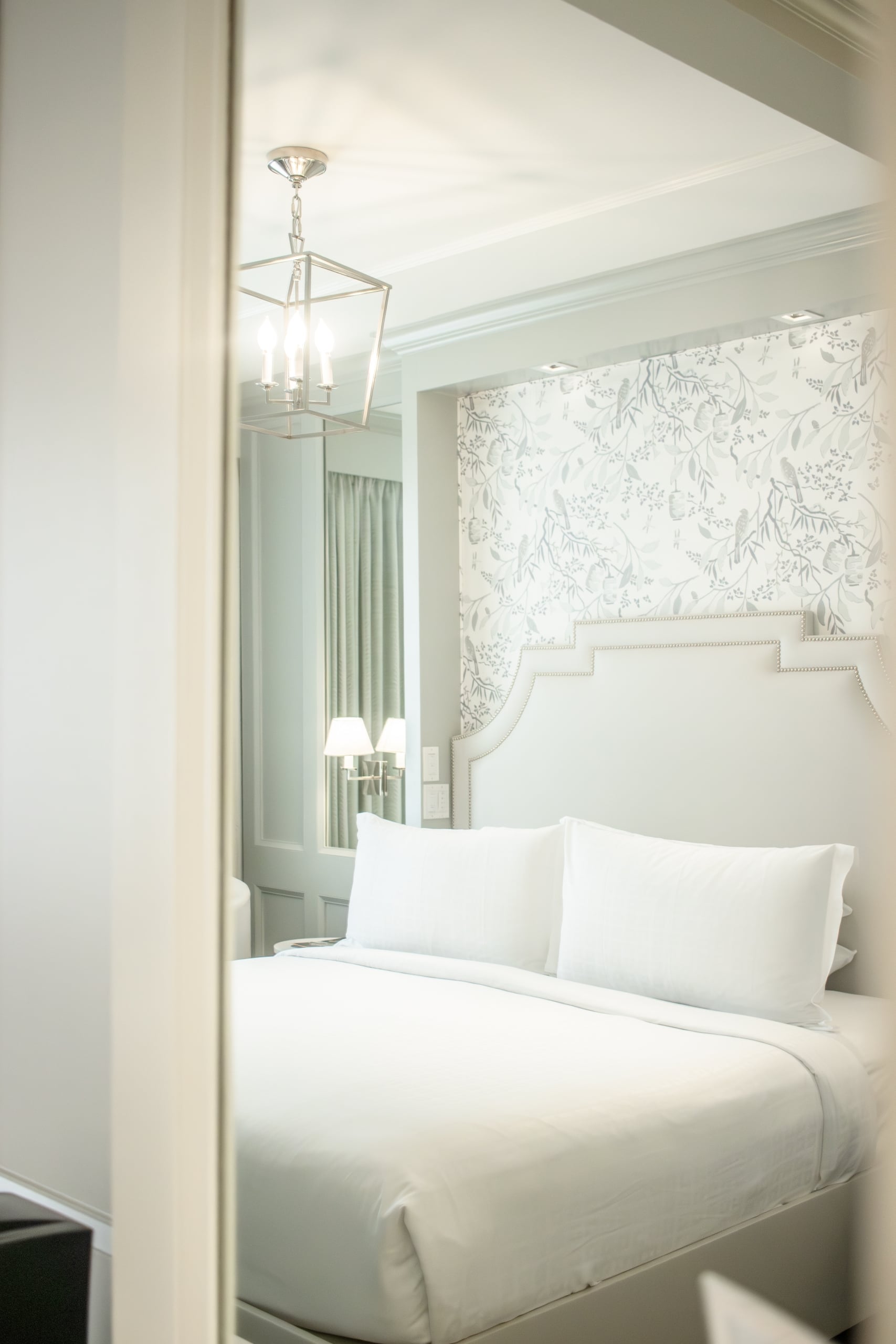 King bed with white sheets